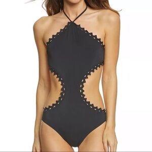VINCE Camuto Sea Scallops Monokini Swimsuit